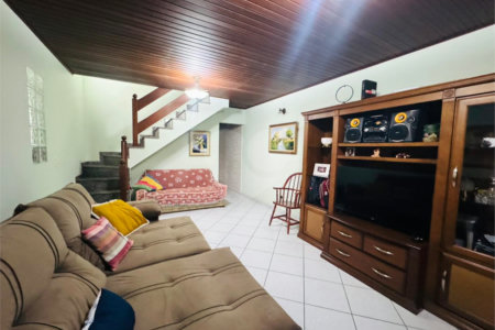 Casa à venda com 3 quartos, sendo 1 suíte,  em Vila Galvão, Guarulhos, SP