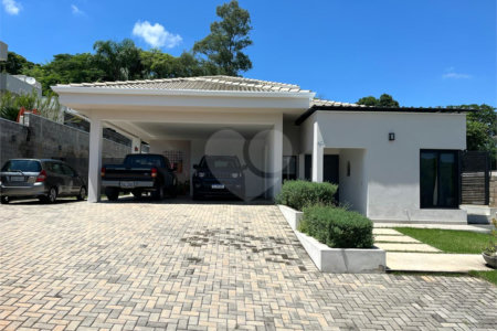 Casa à venda com 3 suítes no condomínio Vila Hipica Ii, Vinhedo - SP