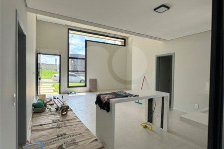 Casa à venda com 3 quartos, sendo 1 suíte, no condomínio Reserva Central Parque, Salto - SP