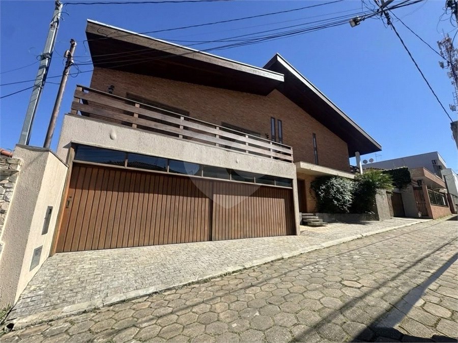 Casa à venda ou para alugar com 4 quartos, sendo 3 suítes, no Centro, Itapetininga, SP
