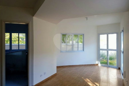 Sobrado à venda com 3 quartos, sendo 1 suíte,  em Jardim Prudência, São Paulo, SP