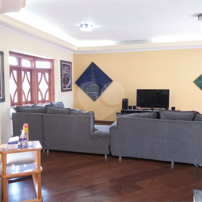 Casa à venda com 4 quartos, sendo 3 suítes, no condomínio Arujá 5, Arujá - SP