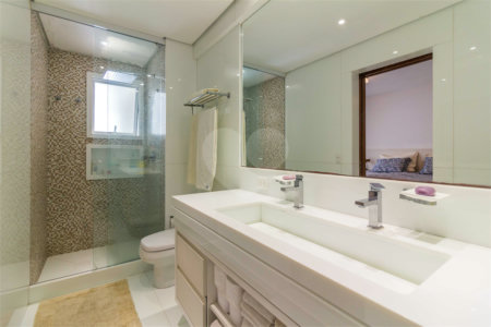 Apartamento à venda com 3 suítes em Vila Cordeiro, São Paulo, SP