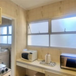 Apartamento porteira fechada com vista para o mar e lazer completo em Pitangueiras – Guarujá