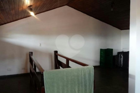 Sobrado à venda com 4 quartos, sendo 2 suítes, em Vila Nivi, São Paulo, SP