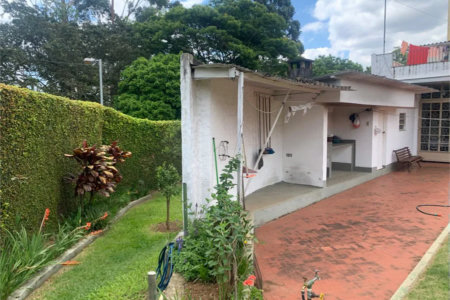 Casa à venda com 6 quartos, sendo 2 suítes,  em Parque São George, Cotia, SP
