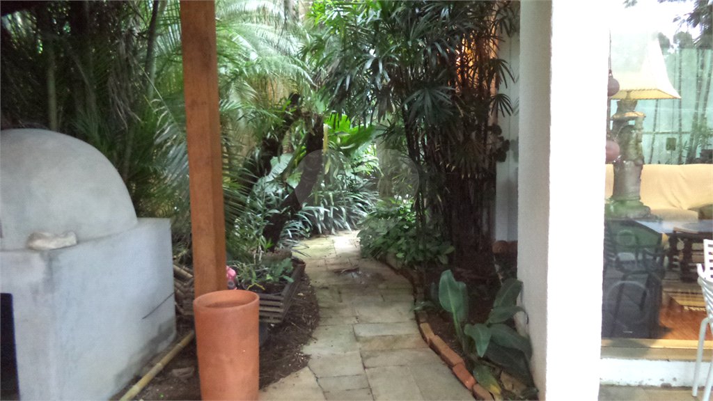 Sobrado à venda com 6 quartos, sendo 2 suítes,  em Chácara Monte Alegre, São Paulo, SP