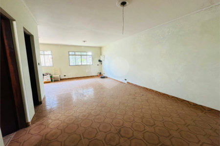 Casa à venda com 4 quartos, sendo 2 suítes,  em Vila Galvão, Guarulhos, SP