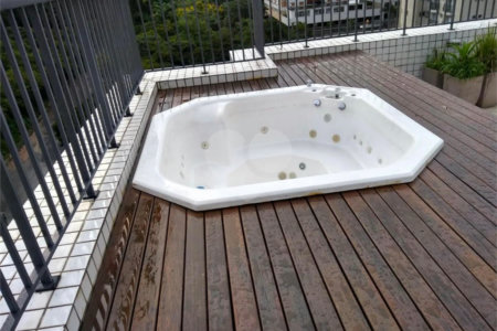 Apartamento à venda com 3 quartos, sendo 1 suíte,  em Cidade São Francisco, São Paulo, SP