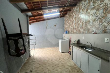 Sobrado à venda com 3 quartos, sendo 1 suíte, em Lopes de Oliveira, Sorocaba, SP