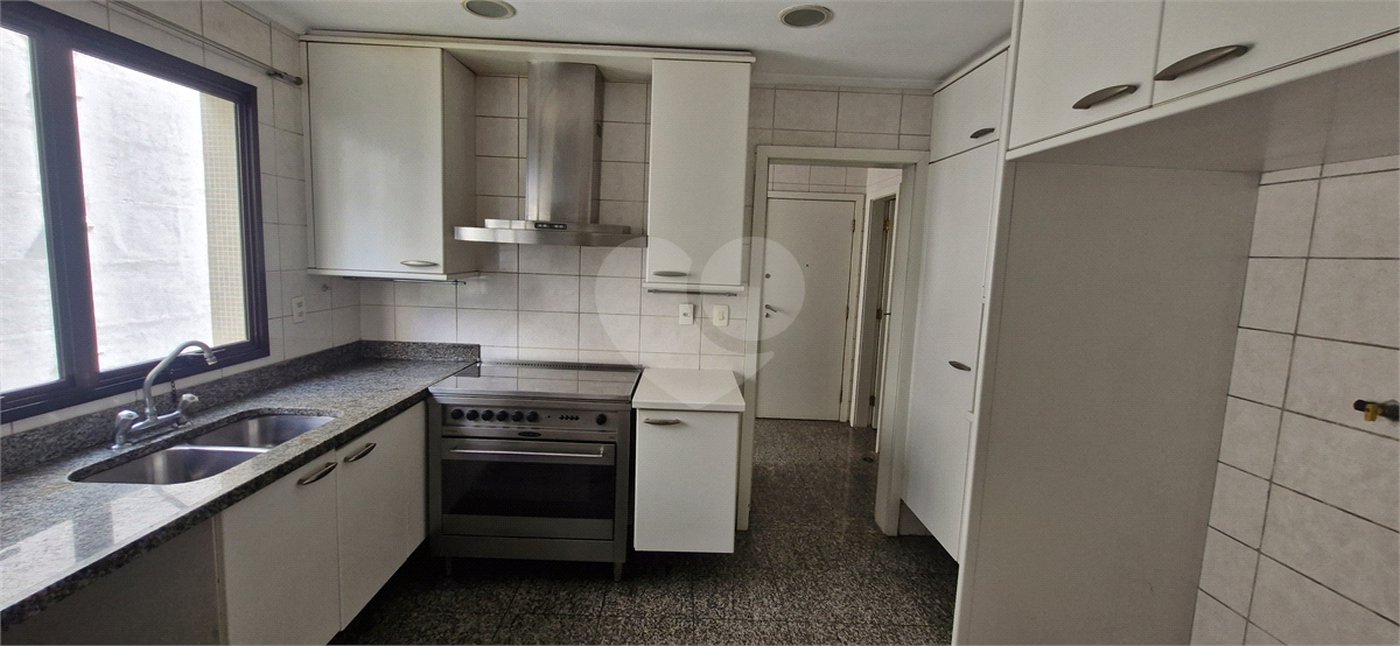 Apartamento à venda com 4 quartos, sendo 3 suítes, em Santa Cecília, São Paulo, SP