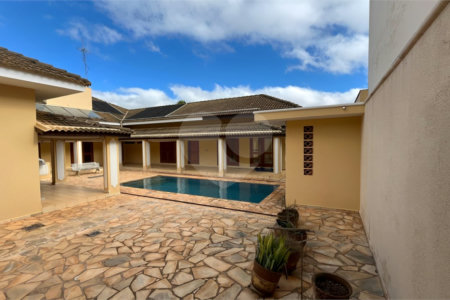 Casa à venda com 4 quartos, sendo 3 suítes, em Terras de Santo Antônio, Itapetininga, SP