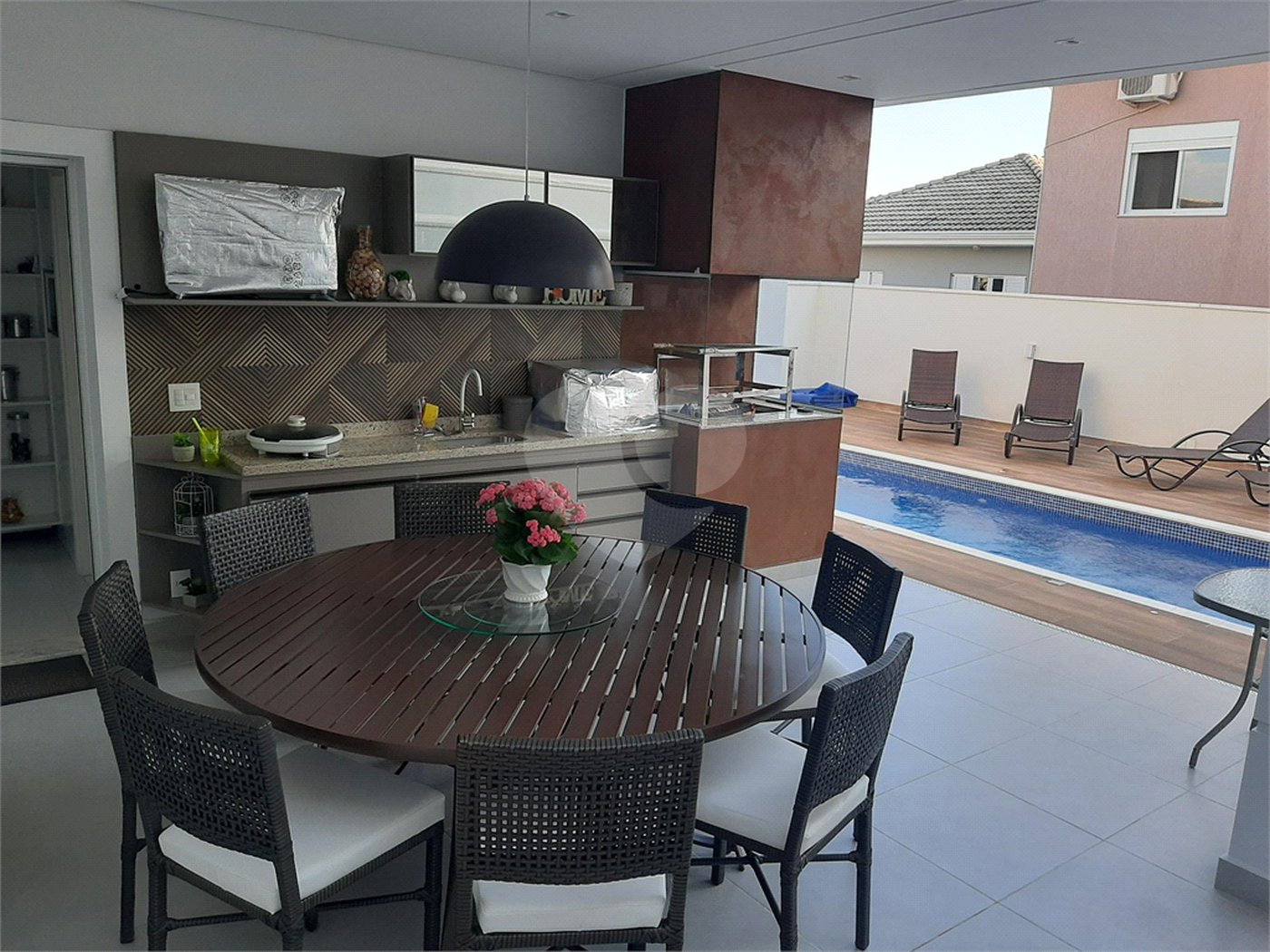 Casa à venda com 3 quartos, sendo 2 suítes,  no condomínio Terras do Oriente, Valinhos - SP