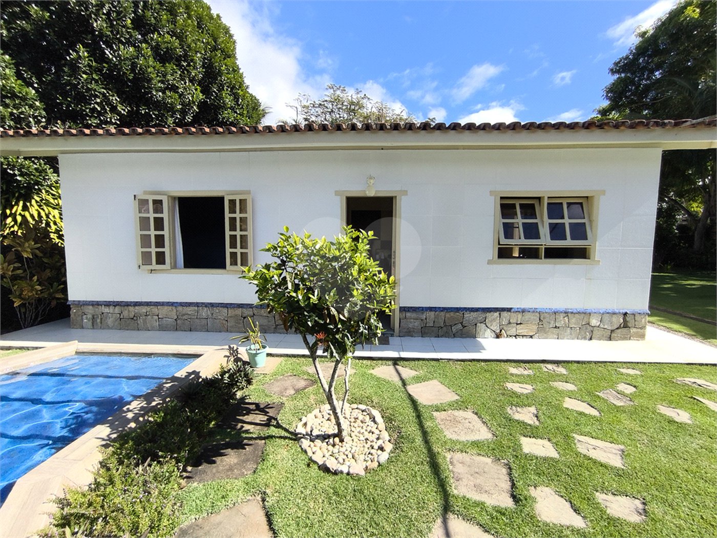 Casa à venda com 4 quartos, sendo 2 suítes, no Centro, Santa Cruz Cabrália, BA