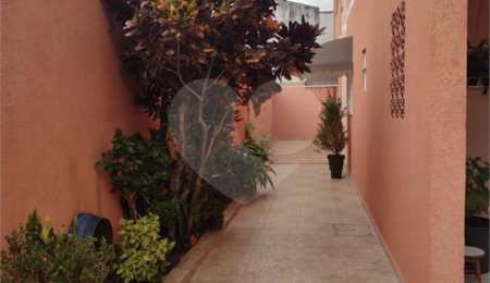 Sobrado à venda com 2 quartos, sendo 1 suíte,  em Jardim Márcia, Suzano, SP