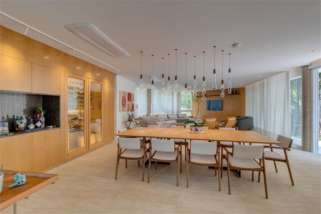 Casa à venda com 3 suítes no condomínio Residencial Canumã, São Paulo - SP