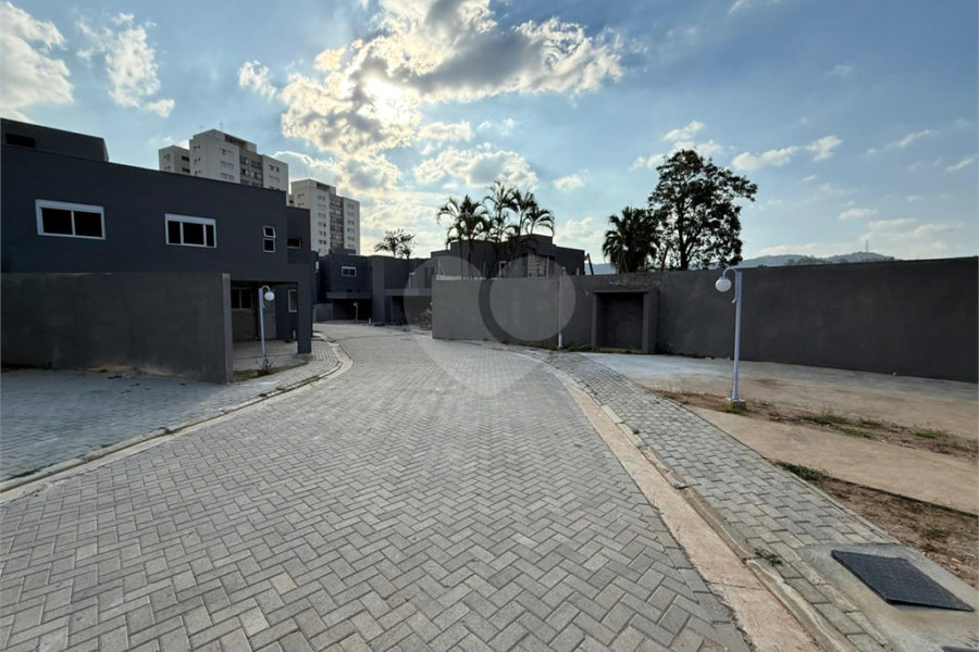 Casa à venda com 3 suítes no condomínio Residencial Floresta, São Paulo - SP