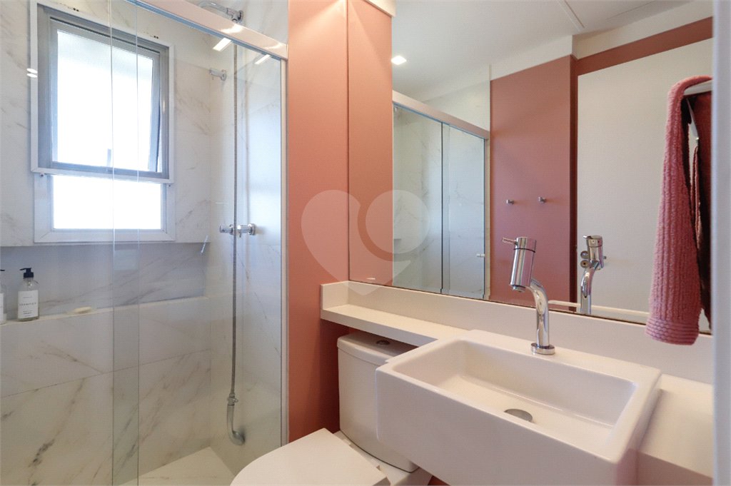 Apartamento à venda com 3 quartos, sendo 1 suíte,  em Vila Anastácio, São Paulo, SP