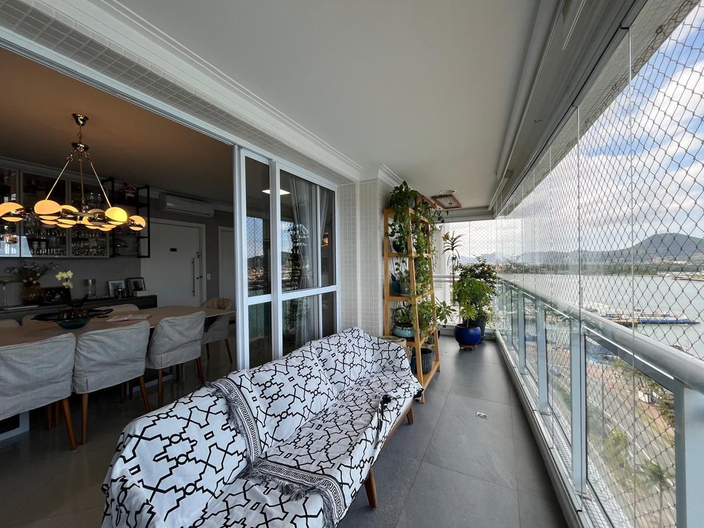 Apartamento com 3 dormitórios à venda, 189 m² por R$ 3.300.000,00 - P. Praia - Santos/SP