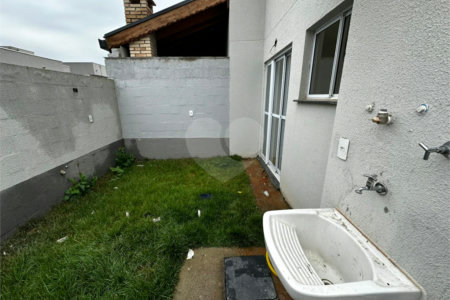 Casa à venda com 2 quartos no condomínio Vila das Paineiras, Suzano - SP