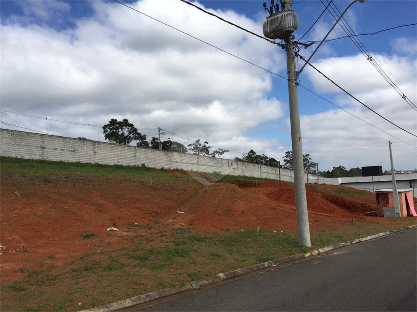 Terreno à venda no condomínio Residencial Veneza, Mogi das Cruzes - SP