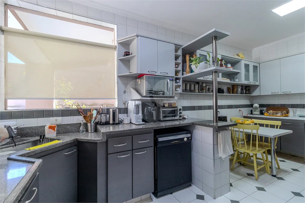 Casa à venda com 3 quartos, sendo 1 suíte, em Alto da Boa Vista, São Paulo, SP