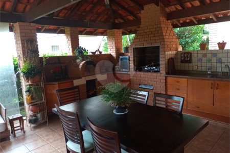 Casa à venda com 3 quartos, sendo 1 suíte, no condomínio Vale da Santa Fé, Vinhedo - SP