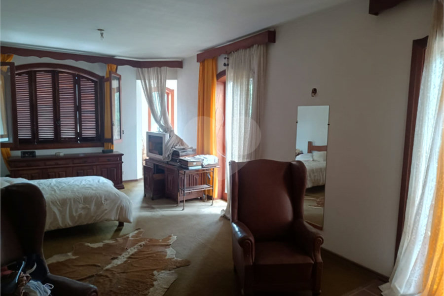 Casa à venda com 4 quartos, sendo 2 suítes, no condomínio Associação Reserva das Hortênsias, Mairiporã - SP