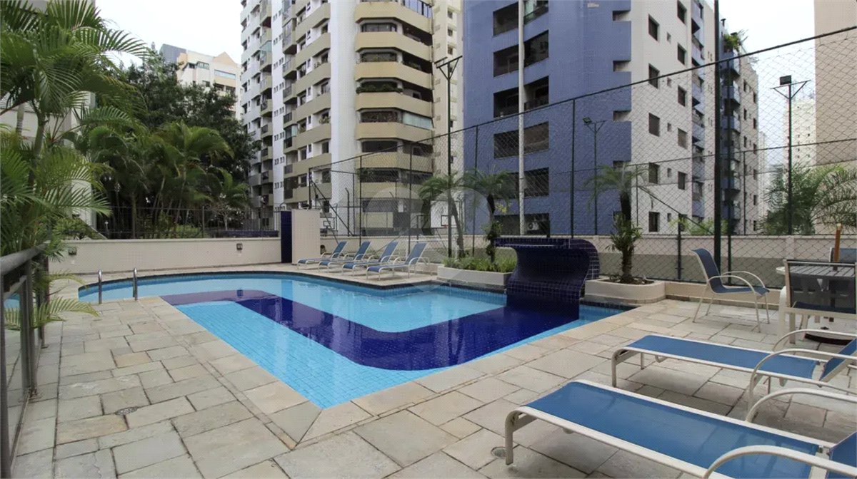 Cobertura à venda com 2 suítes em Moema, São Paulo, SP