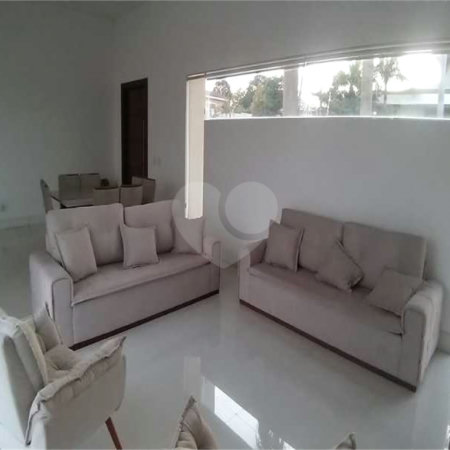 Casa à venda com 5 quartos, sendo 4 suítes, no condomínio Village Saint Charbel, Araçoiaba da Serra - SP