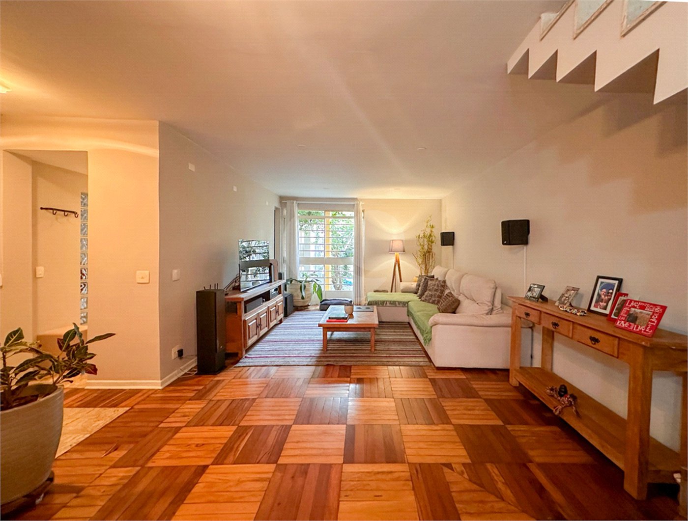 Casa à venda com 3 quartos, sendo 1 suíte,  no condomínio Barão do Triunfo, São Paulo - SP
