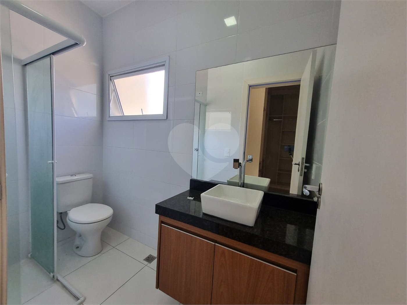 Casa à venda com 3 quartos, sendo 1 suíte, no condomínio Residencial Américo Figueiredo, Sorocaba - SP