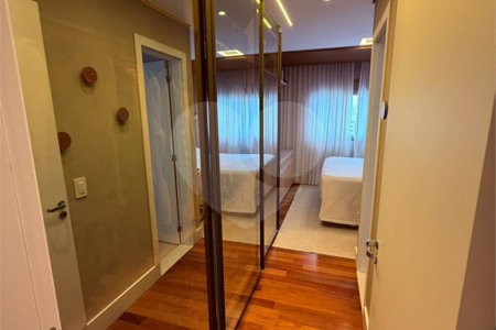 Apartamento à venda com 3 quartos, sendo 1 suíte, em Vila Mariana, São Paulo, SP