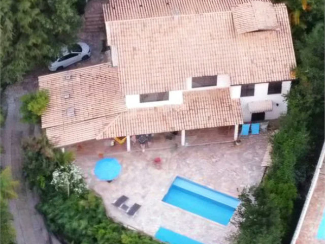 Sobrado à venda com 5 quartos, sendo 3 suítes,  em Roseira, Mairiporã, SP