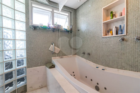 Cobertura à venda com 4 quartos, sendo 3 suítes,  em Vila Uberabinha, São Paulo, SP