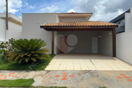 Vende-se casa no Village Damha II