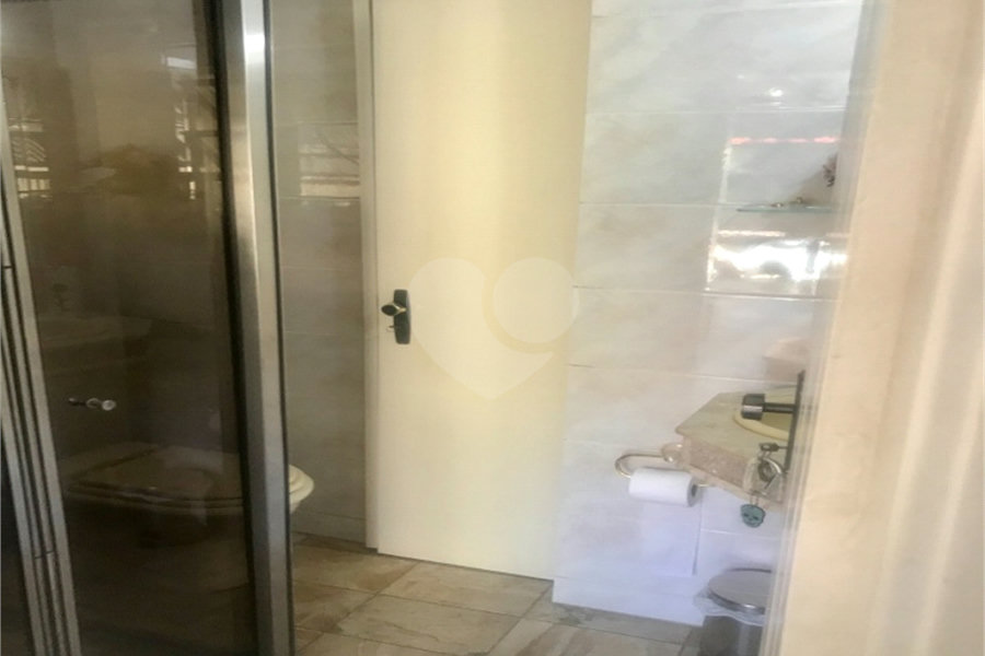 Sobrado à venda com 4 quartos, sendo 1 suíte, em Vila Gustavo, São Paulo, SP