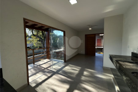 Apartamento à venda com 2 quartos, sendo 1 suíte, no Centro / Arraial D'ajuda, Porto Seguro, BA