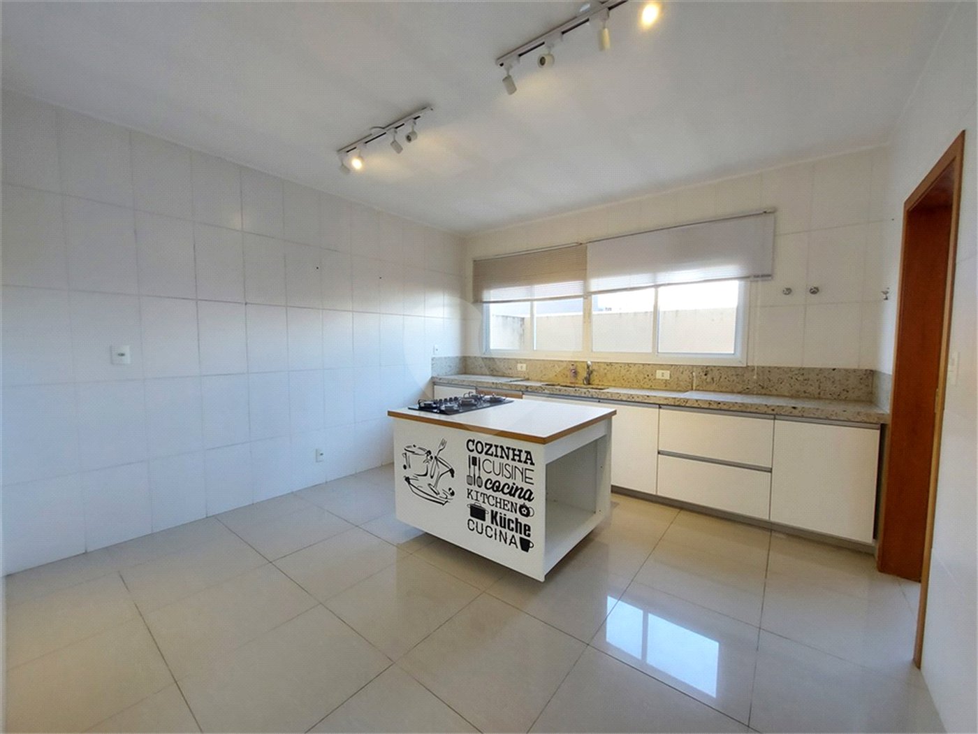 Casa à venda com 3 suítes no condomínio Villaggio Di Napoli Valinhos, Valinhos - SP