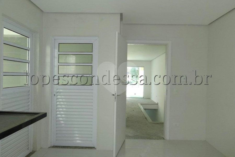 Sobrado à venda com 3 suítes em Horto, São Paulo, SP