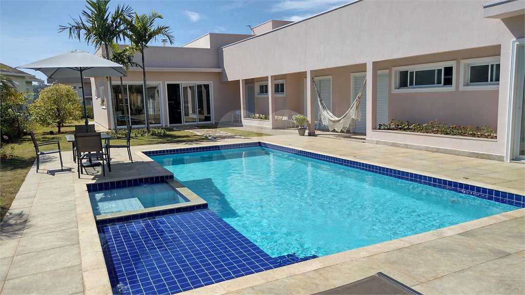 Casa à venda com 4 suítes no condomínio Horizonte Azul II, Itupeva - SP