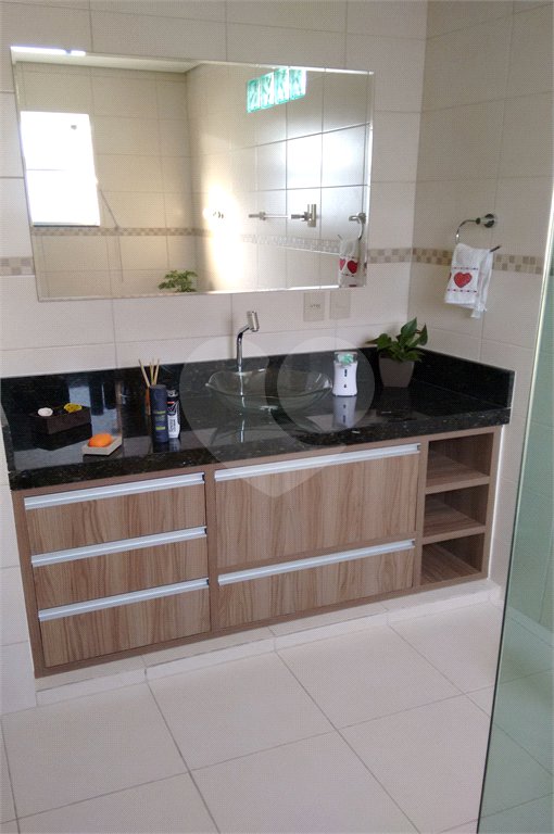 Casa à venda com 4 quartos, sendo 1 suíte, no condomínio Travessa Jacob,38, São Paulo - SP