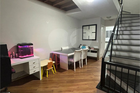 Casa à venda com 3 quartos, sendo 1 suíte, no condomínio Residencial Villa Felicitá Ii, São Paulo - SP