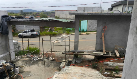 Casa à venda com 3 quartos, sendo 1 suíte,  no condomínio Loteamento Parque Residencial Serras de Atibaia Ii, Atibaia - SP
