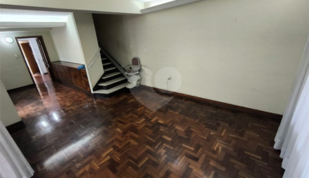 Sobrado à venda com 5 quartos, sendo 1 suíte,  em Jardim Trussardi, São Paulo, SP