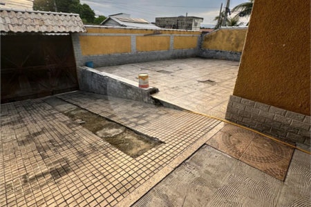 Casa à venda com 3 quartos em Santa Cruz, Rio de Janeiro, RJ