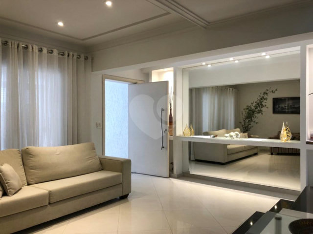 Casa à venda com 3 suítes em Santana, São Paulo, SP