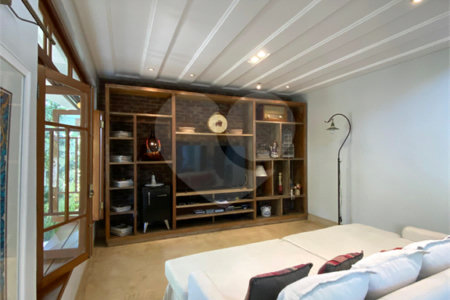 Casa à venda com 4 quartos, sendo 3 suítes, em Campinho, Porto Seguro, BA