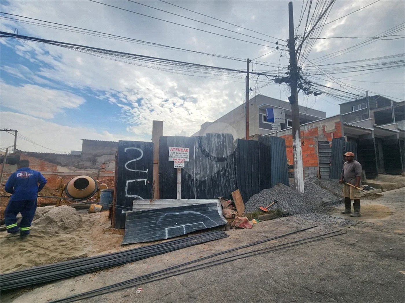 Sobrado à venda com 3 quartos, sendo 1 suíte, em Tremembé, São Paulo, SP
