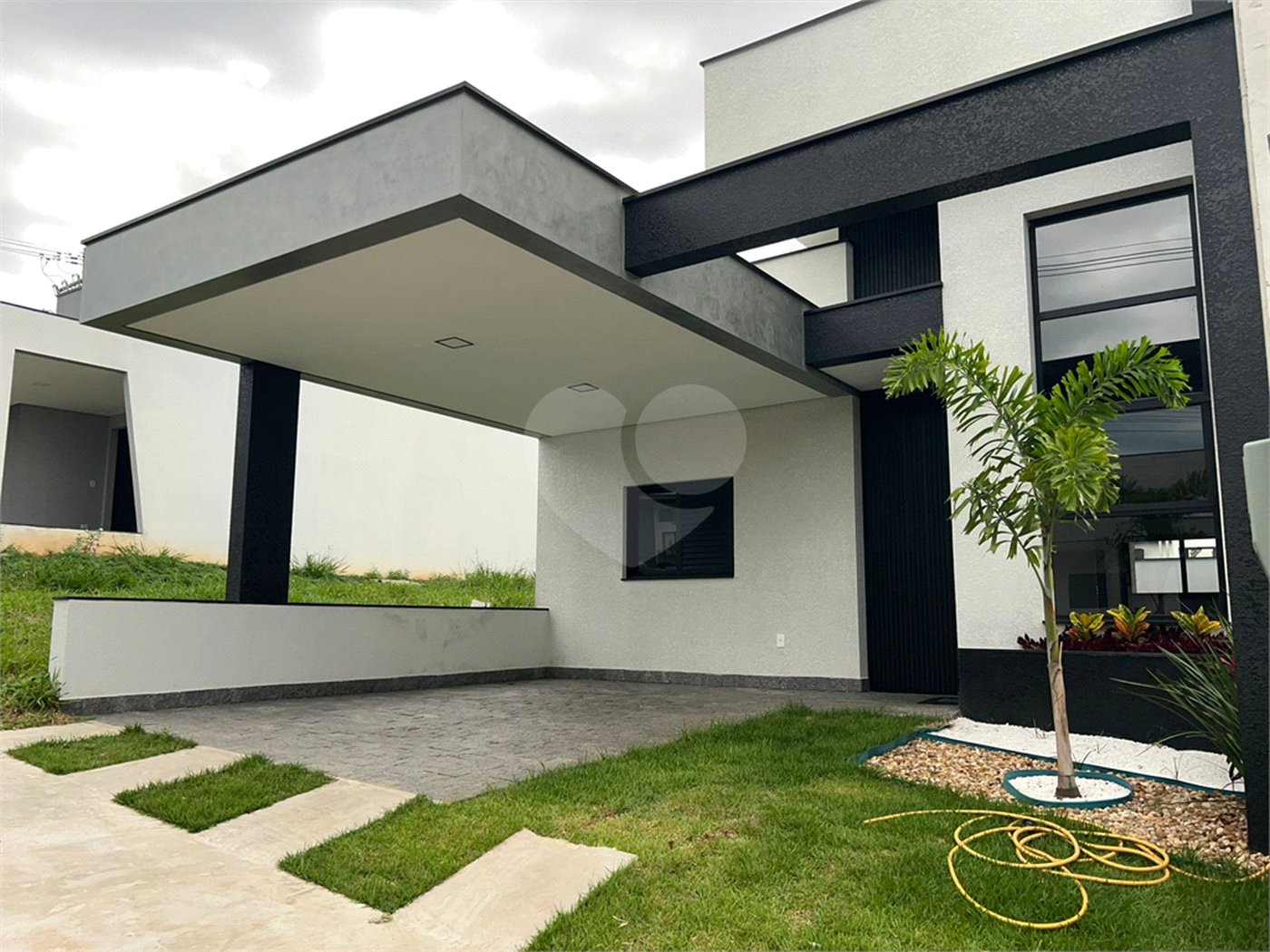 Casa à venda com 3 quartos, sendo 1 suíte, no condomínio Horto Florestal Villagio, Sorocaba - SP